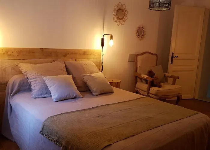 Les Demeures Azélie&spa Сasa de vacaciones Chaudebonne